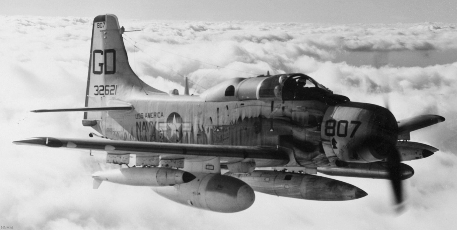 vaw-33 nighthawks carrier airborne early warning squadron caraewron us navy ea-1f skyraider cvw-6 uss america cva-66 10