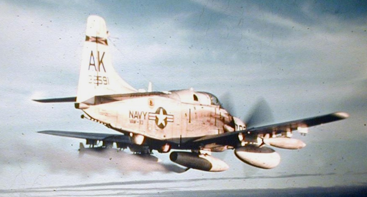 vaw-33 nighthawks carrier airborne early warning squadron caraewron us navy ea-1f skyraider cvw-10 uss intrepid cvs-11 15
