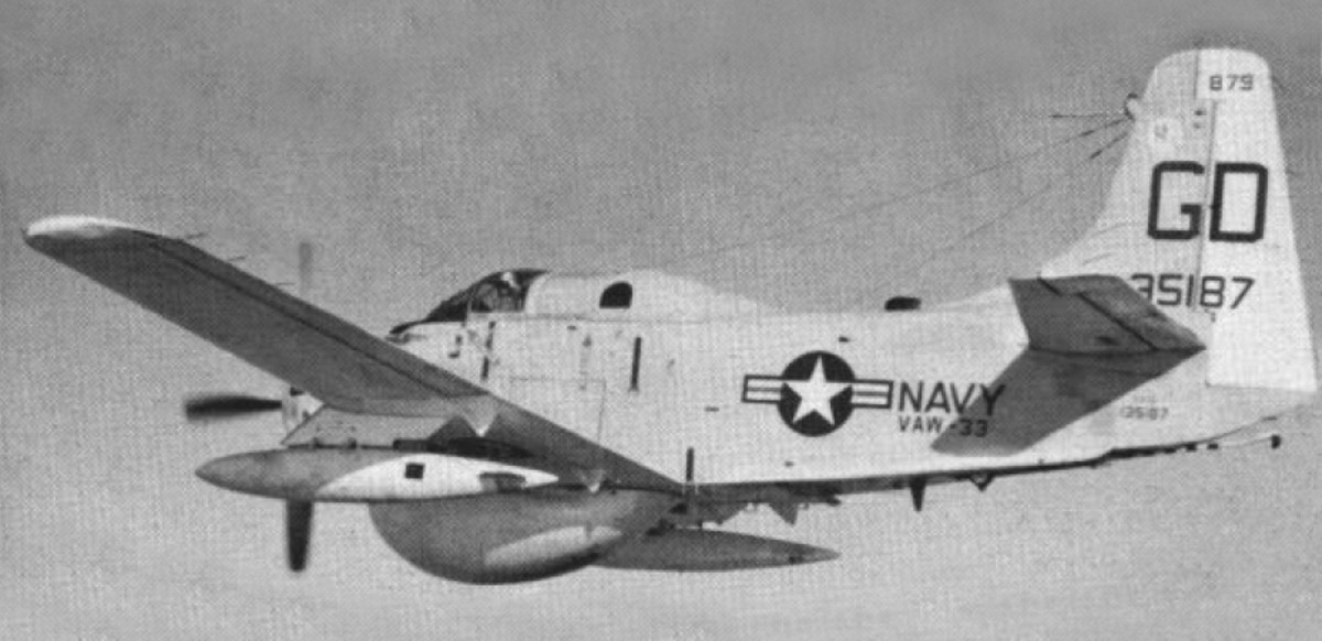 vaw-33 nighthawks carrier airborne early warning squadron caraewron us navy douglas ea-1e skyraider 22