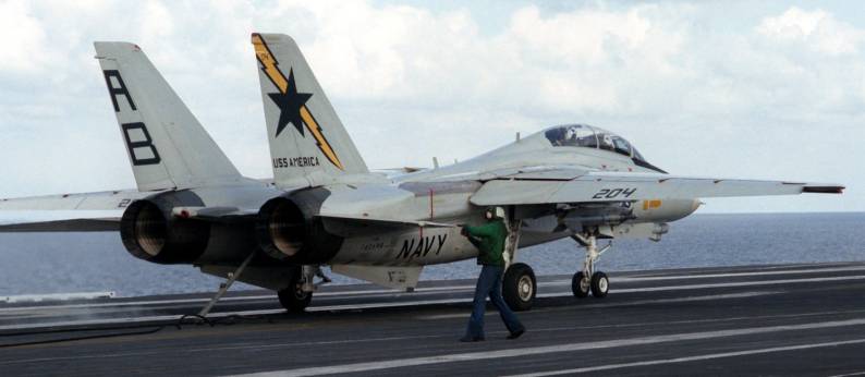 vf-33 starfighters f-14a tomcat cvw-1 uss theodore roosevelt cvn-71