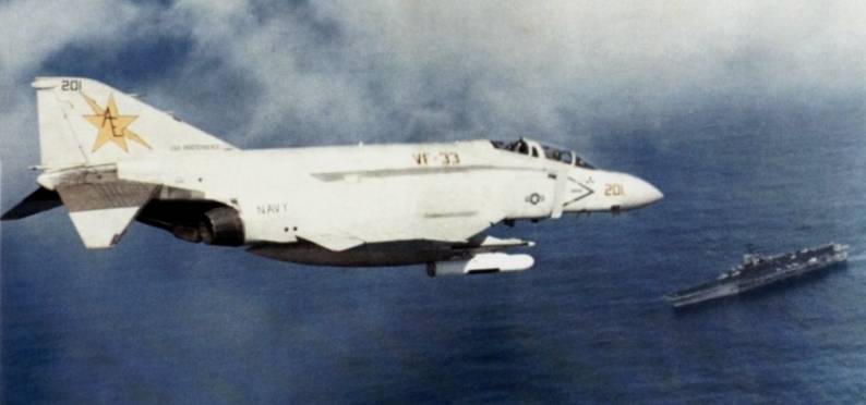 fighter squadron vf-33 tarsiers f-4j phantom ii cvw-6 uss independence cv-62 