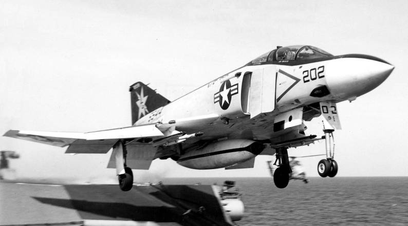 vf-33 tarsiers f-4j phantom hms ark royal r09