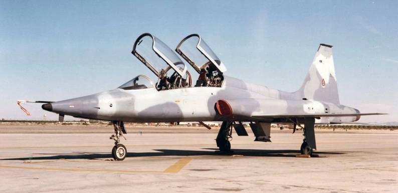 fighter squadron vf-43 challengers t-38a talon mcas yuma arizona 1977