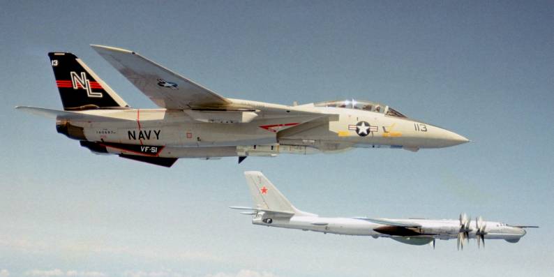 f-14a tomcat vf-51 screaming eagles uss kitty hawk cv 63 sovjet tu-95 bear