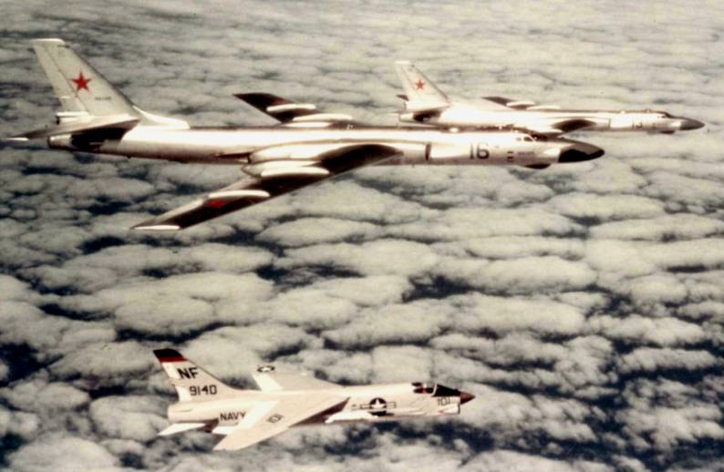 fighter squadron vf-51 screaming eagles f-8e crusader cvw-5 uss ticonderoga cva 14 sovjet tupolev tu-16 badger