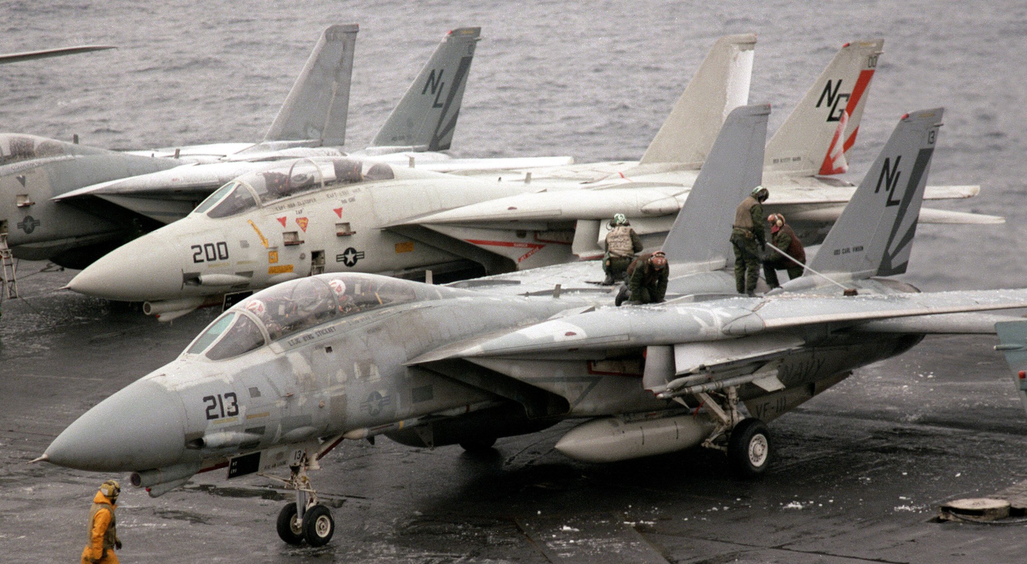 vf-111 sundowners fighter squadron f-14a tomcat cvw-15 uss carl vinson cvn-70 us navy 18