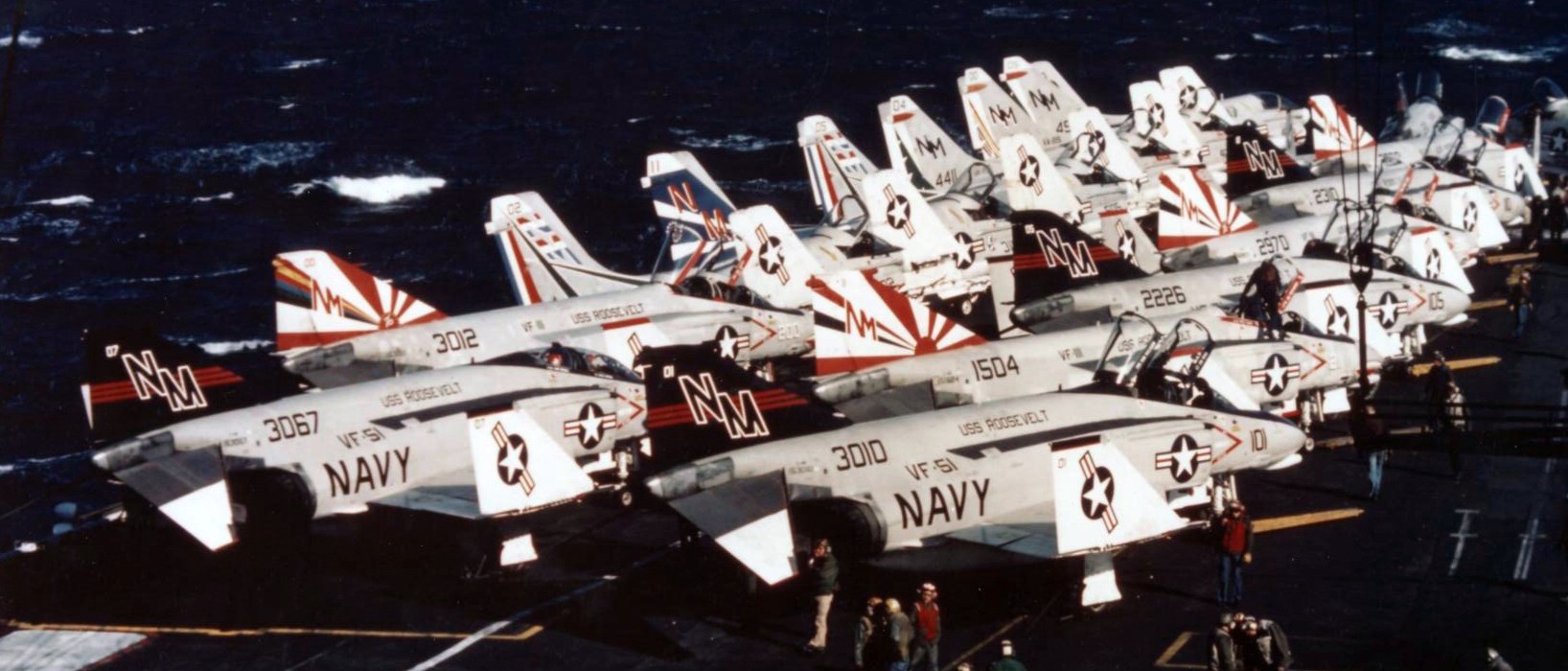 vf-111 sundowners fighter squadron f-4n phantom ii cvw-19 uss franklin d. roosevelt cv-42 us navy 51