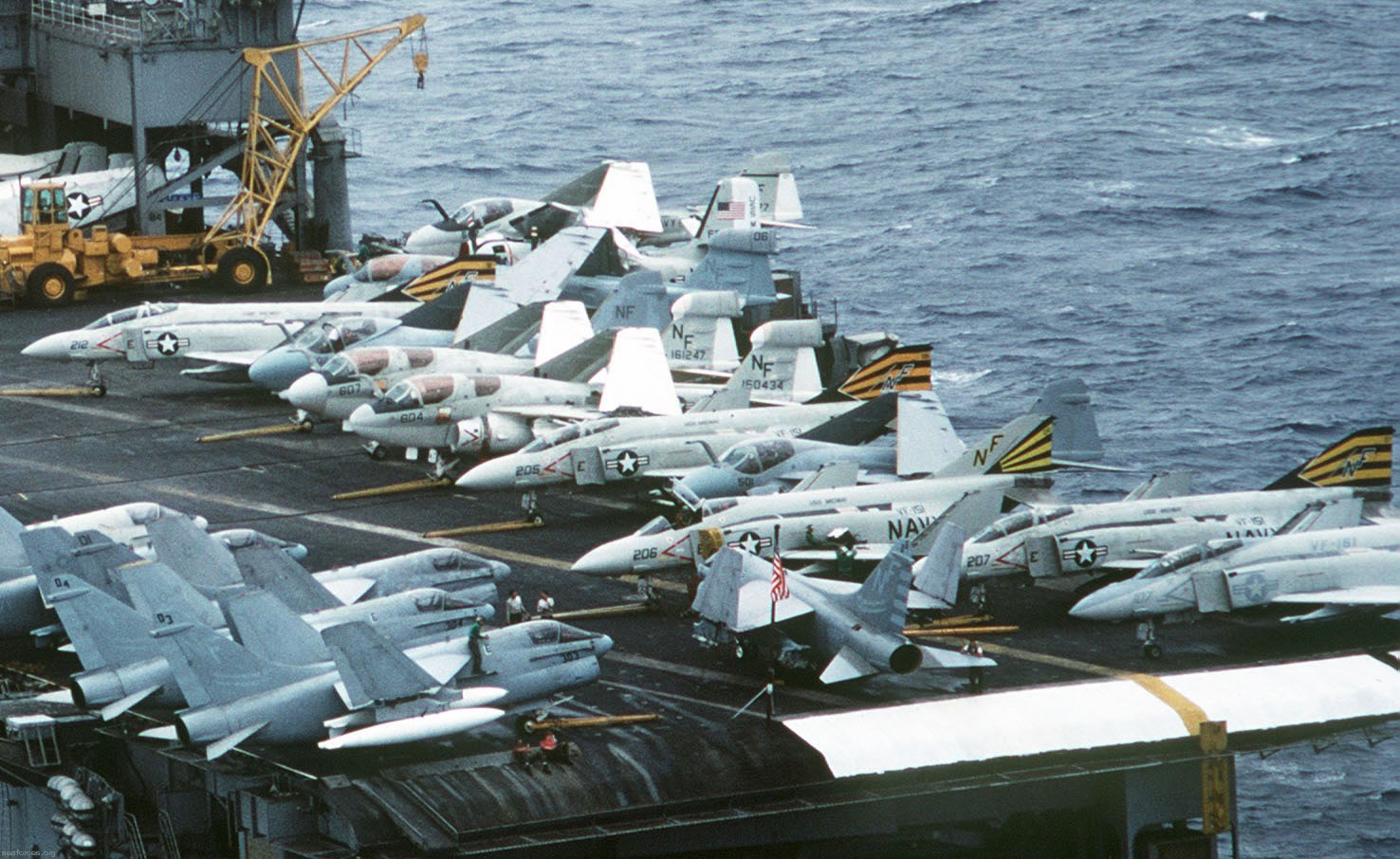 vfa-151 vigilantes fighter squadron us navy f-4s phantom ii carrier air wing cvw-5 uss midway cv-41 04