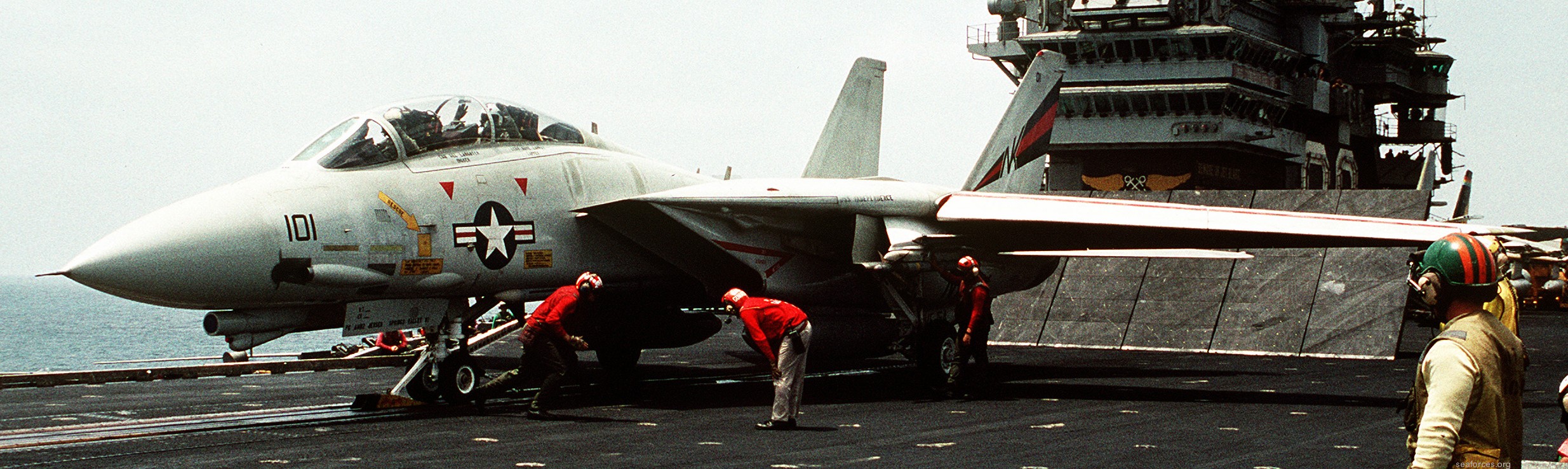 vf-154 black knights fighter squadron us navy f-14a tomcat carrier air wing cvw-14 62 uss independence cv-62