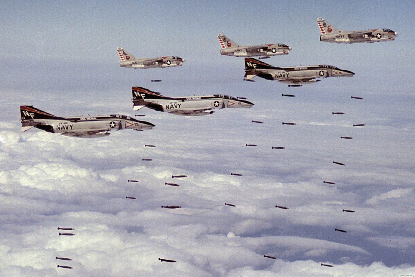 vf-161 chargers fighter squadron navy f-4b phantom ii carrier air wing cvw-5 uss midway cv-41 11 vietnam war bombing