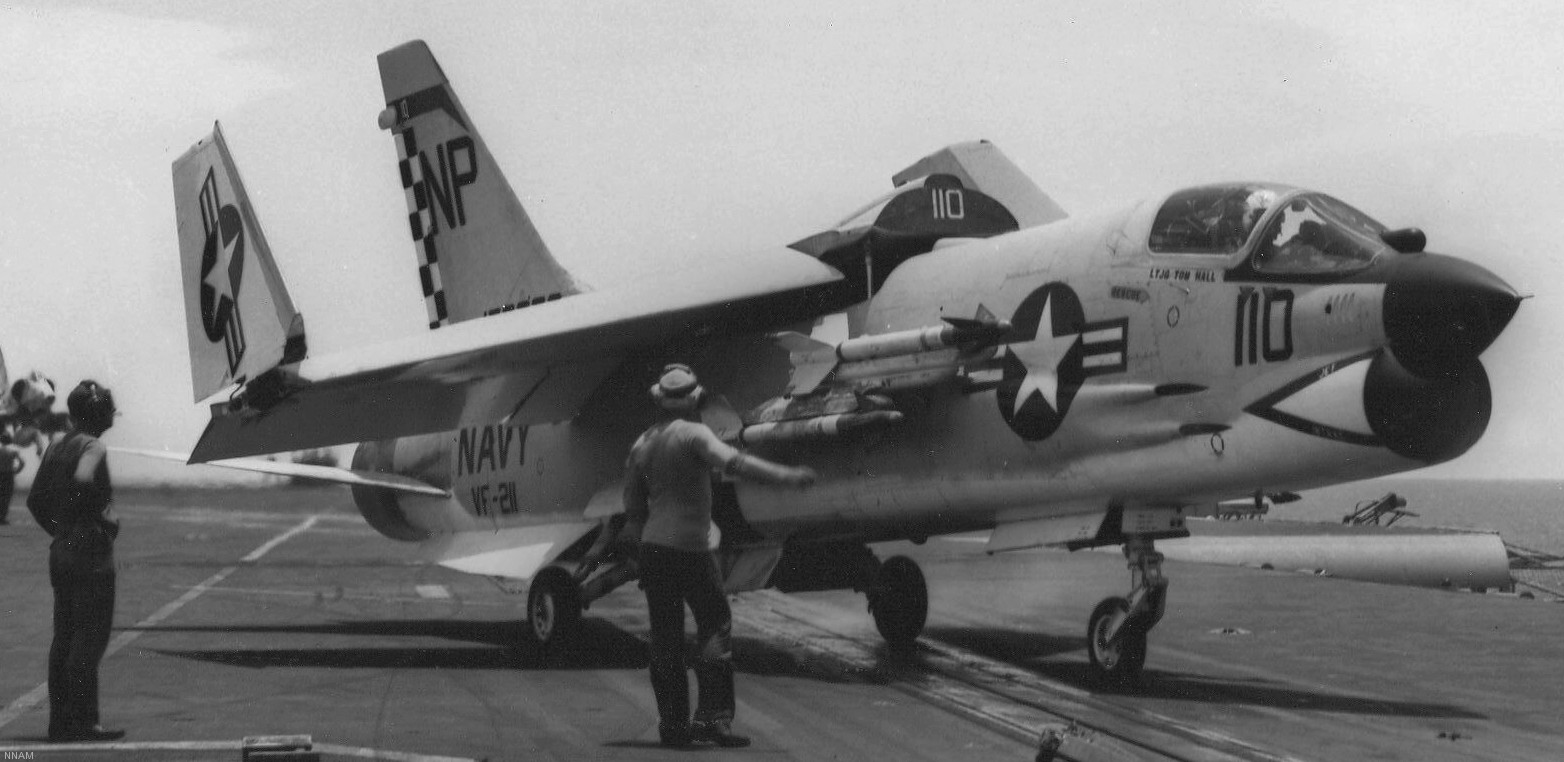 vf-211 fighting checkmates fighter squadron f-8e crusader us navy carrier air wing cvw-21 uss bon homme richard cva-31 24