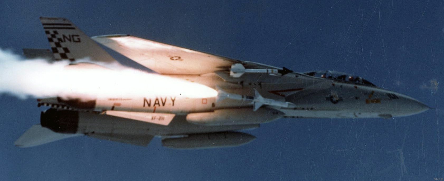 vf-211 fighting checkmates fighter squadron f-14a tomcat us navy carrier air wing aim-7 sparrow missile 27