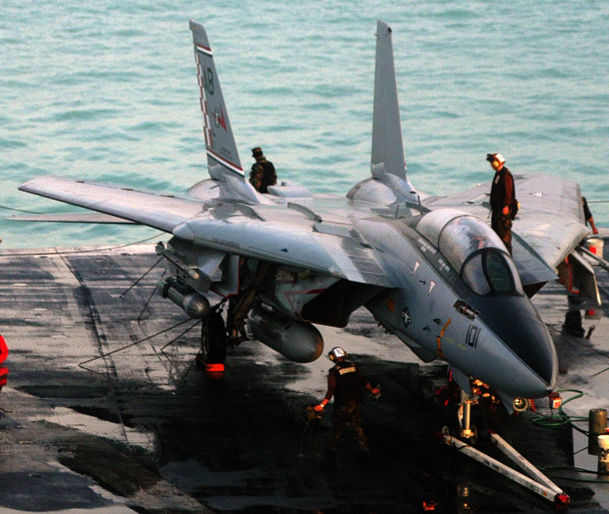 vf-211 fighting checkmates fighter squadron f-14a tomcat us navy carrier air wing cvw-1 uss enterprise cvn-65 54