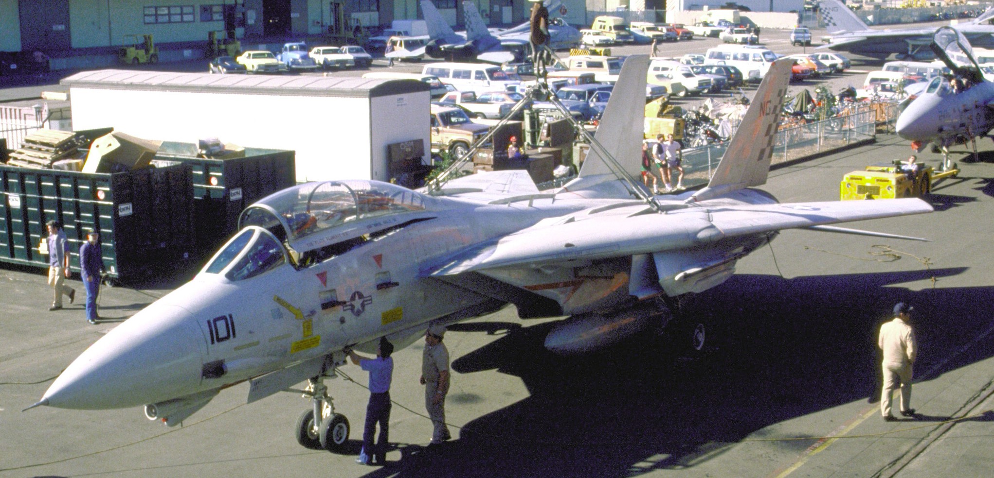 vf-211 fighting checkmates fighter squadron f-14a tomcat us navy carrier air wing cvw-9 uss kitty hawk cv-63 70