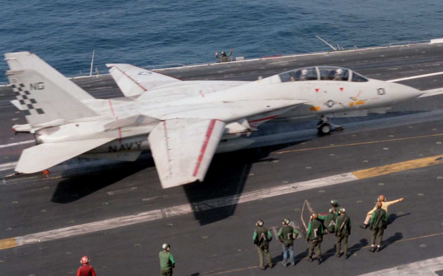 vf-211 fighting checkmates fighter squadron f-14a tomcat us navy carrier air wing cvw-9 uss kitty hawk cv-63 74