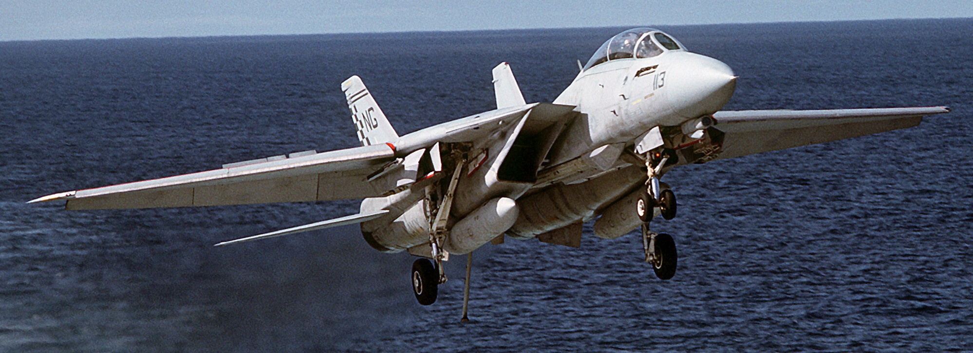 vf-211 fighting checkmates fighter squadron f-14a tomcat us navy carrier air wing cvw-9 uss nimitz cvn-68 98