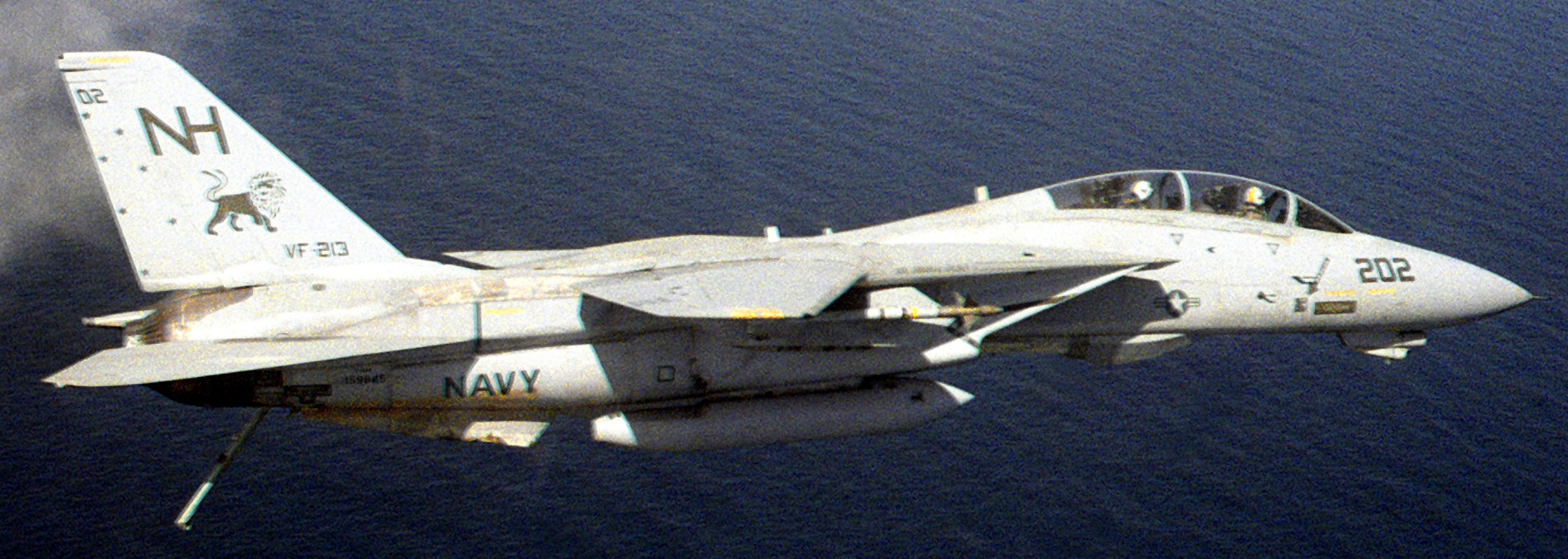 vf-213 black lions fighter squadron us navy f-14a tomcat carrier air wing cvw-11 uss abraham lincoln cvn-72 61