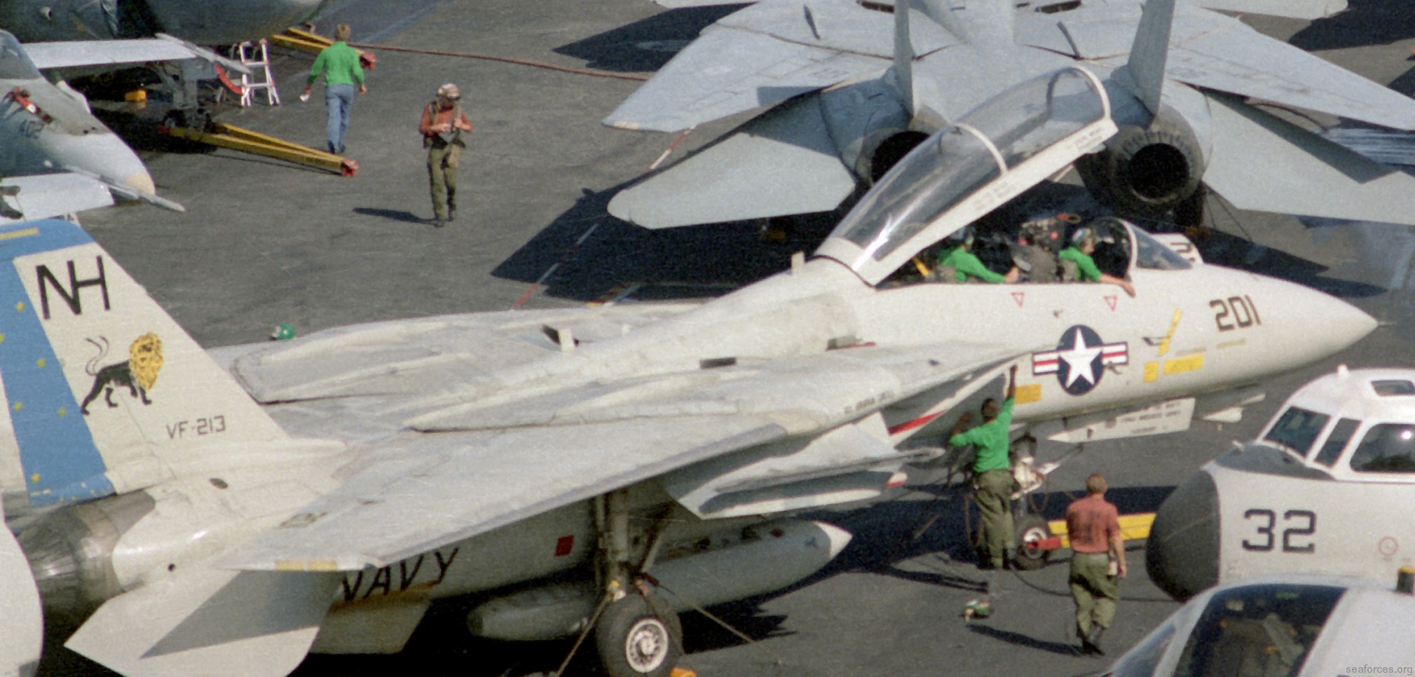 vf-213 black lions fighter squadron us navy f-14a tomcat carrier air wing cvw-11 uss abraham lincoln cvn-72 72