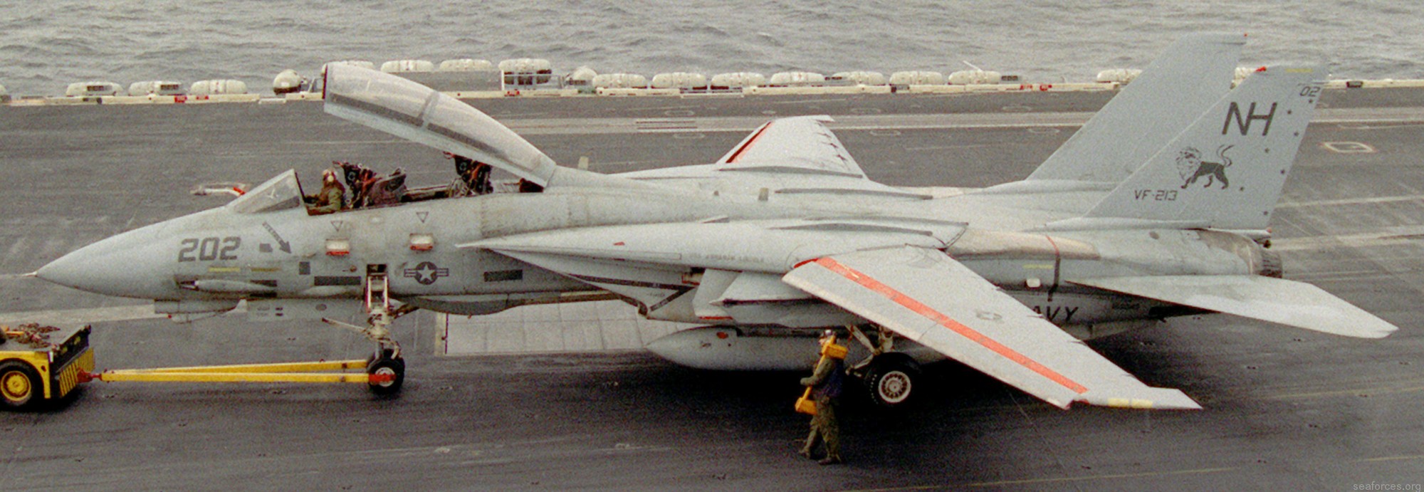 vf-213 black lions fighter squadron us navy f-14a tomcat carrier air wing cvw-11 uss abraham lincoln cvn-72 74