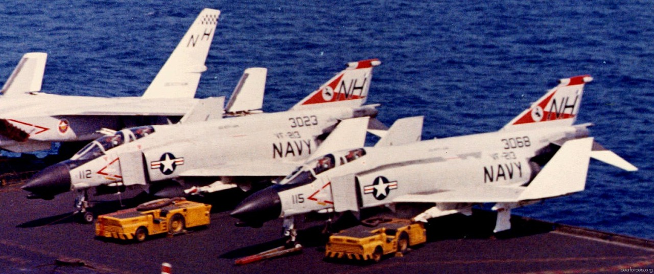 vf-213 black lions fighter squadron us navy f-4b phantom carrier air wing cvw-11 uss kitty hawk cv-63 85