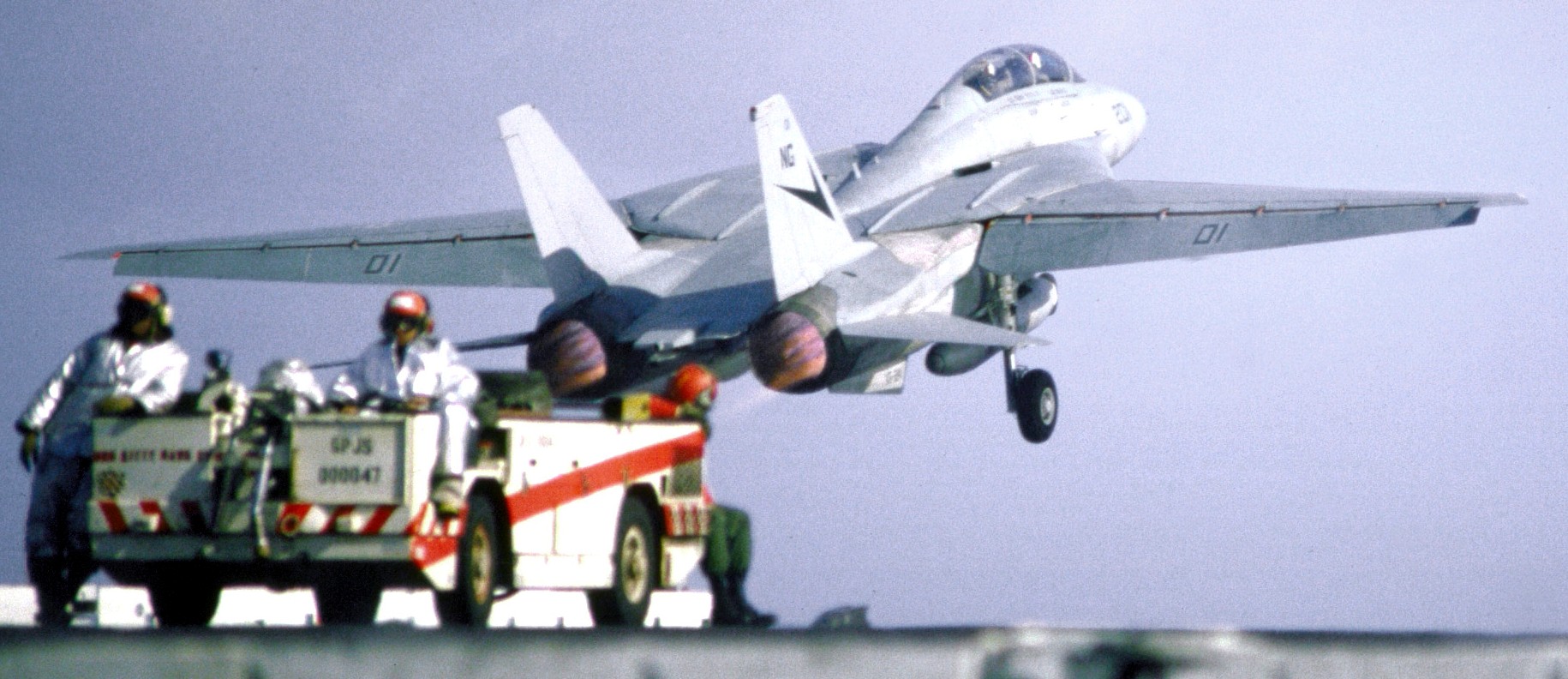 vf-24 fighting renegades fighter squadron navy f-14a tomcat carrier air wing cvw-9 uss kitty hawk cv-63 07