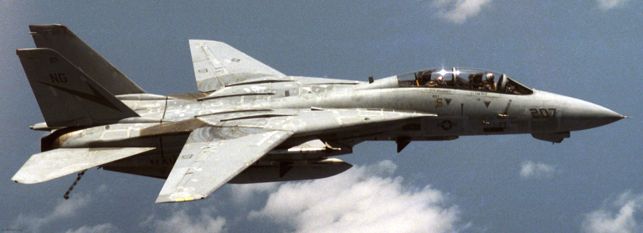 vf-24 fighting renegades fighter squadron navy f-14a tomcat carrier air wing cvw-9 uss kitty hawk cv-63 22