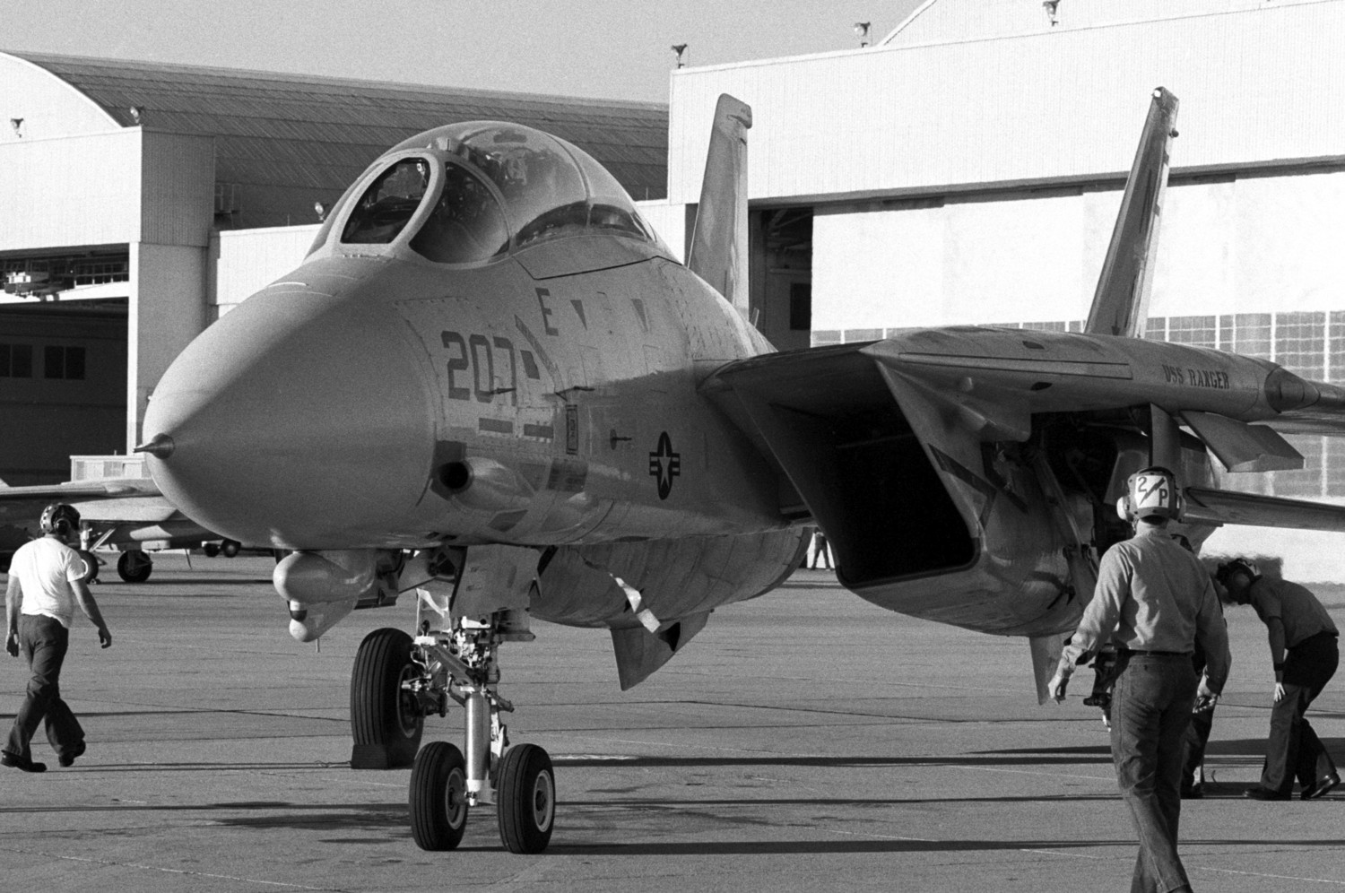 vf-2 bounty hunters fighter squadron fitron f-14a tomcat carrier air wing cvw-2 uss ranger cv-61 67