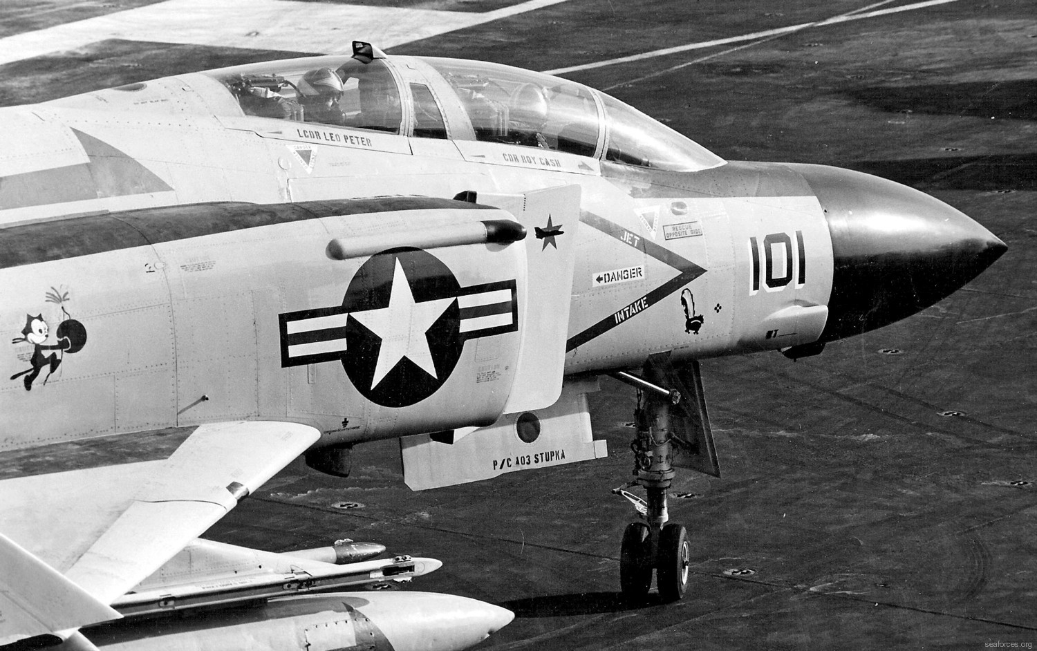 vf-31 tomcatters fighter squadron navy f-4j phantom ii cvw-3 uss saratoga cv-60 177