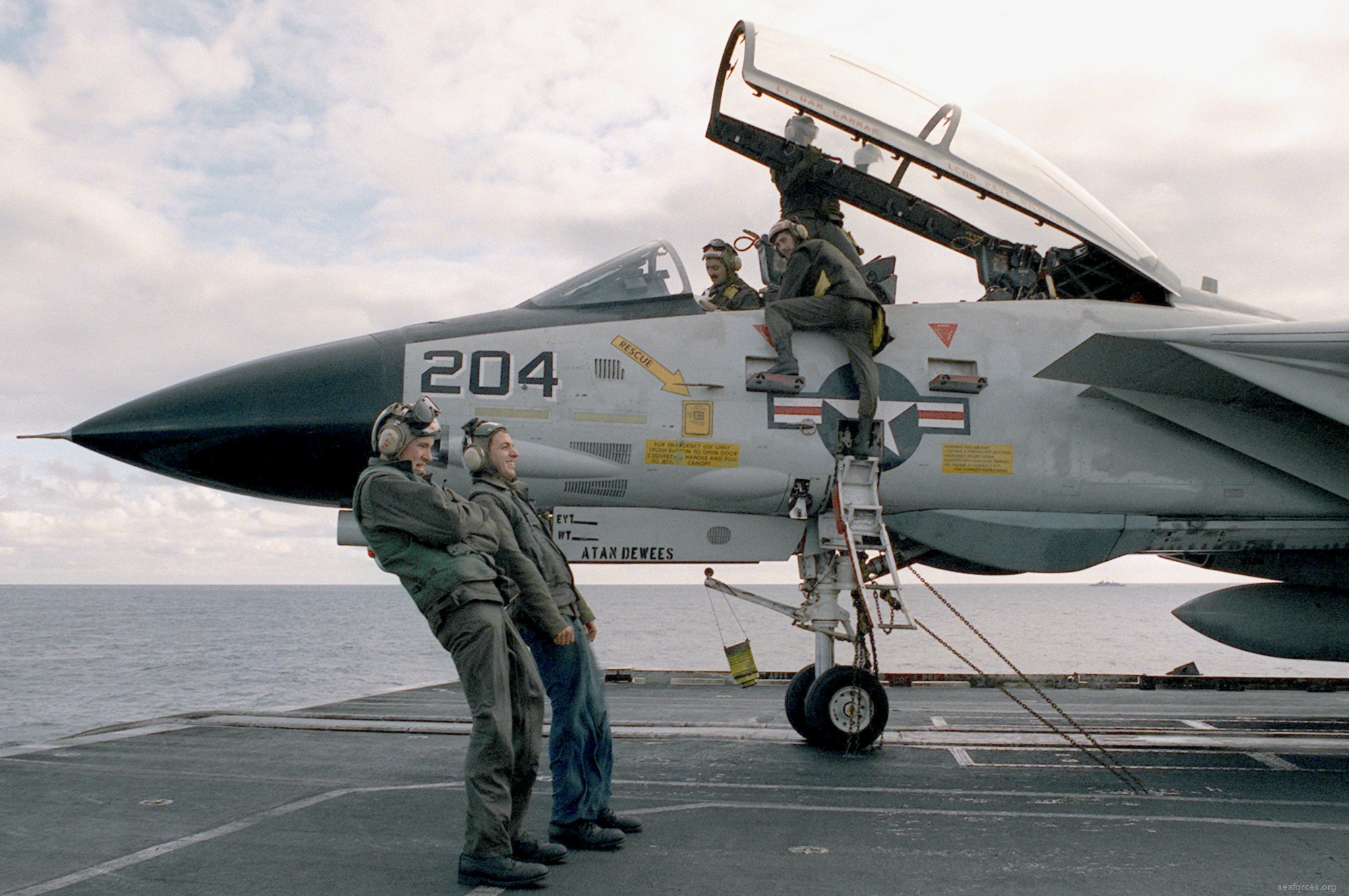 vf-31 tomcatters fighter squadron navy f-14a tomcat cvw-6 uss forrestal cv-59 185 exercise team work 1988