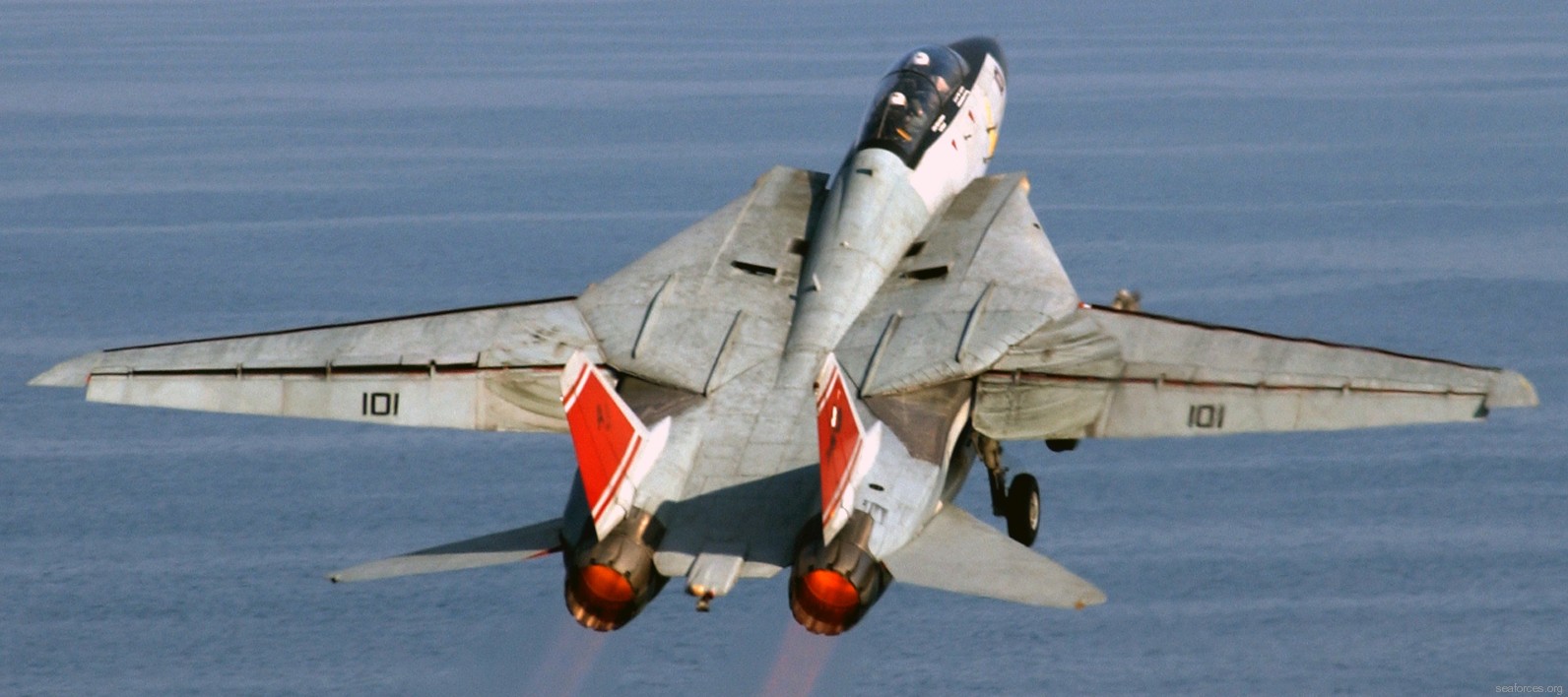 vf-31 tomcatters fighter squadron navy f-14d tomcat cvw-8 uss theodore roosevelt cvn-71 62