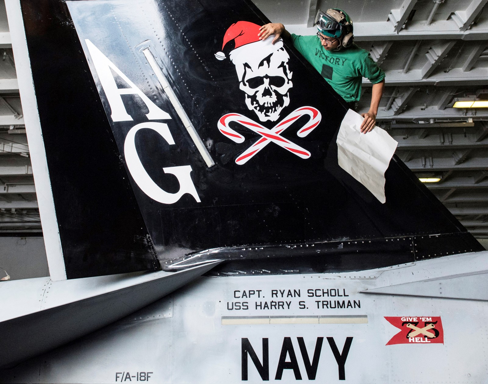 vfa-103 jolly rogers f/a-18f super hornet special markings christmas
