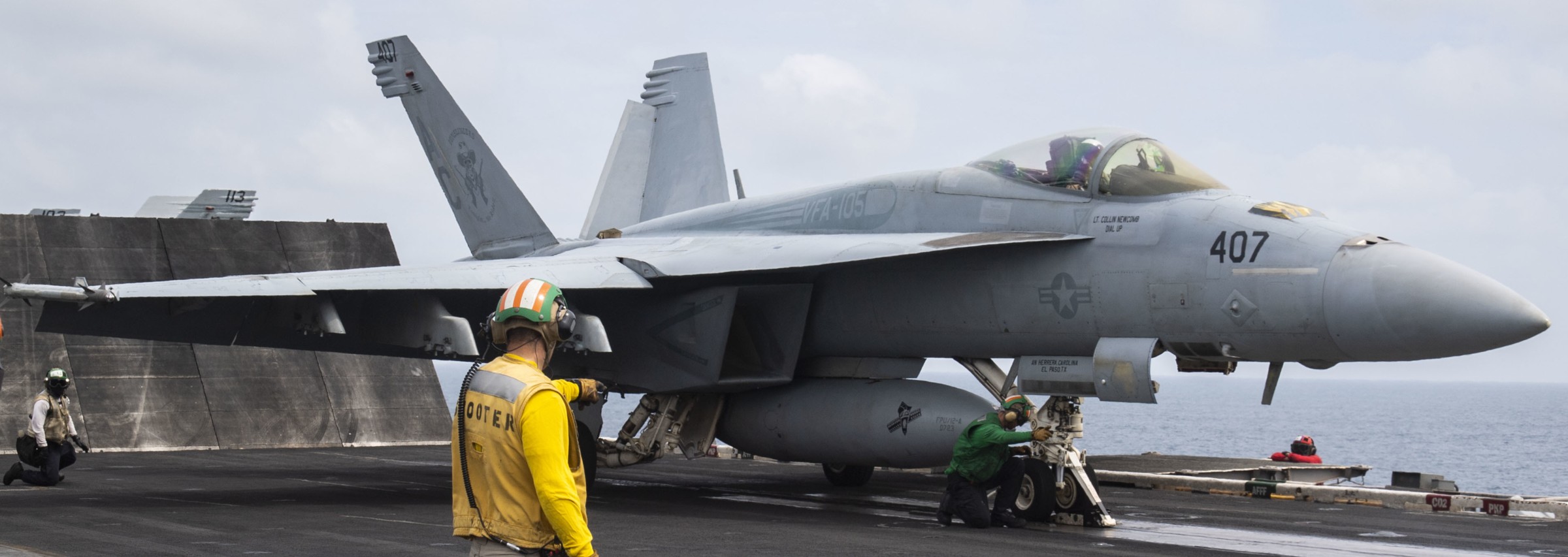vfa-105 gunslingers strike fighter squadron f/a-18e super hornet cvw-3 cvn-69 uss dwight d. eisenhower 112