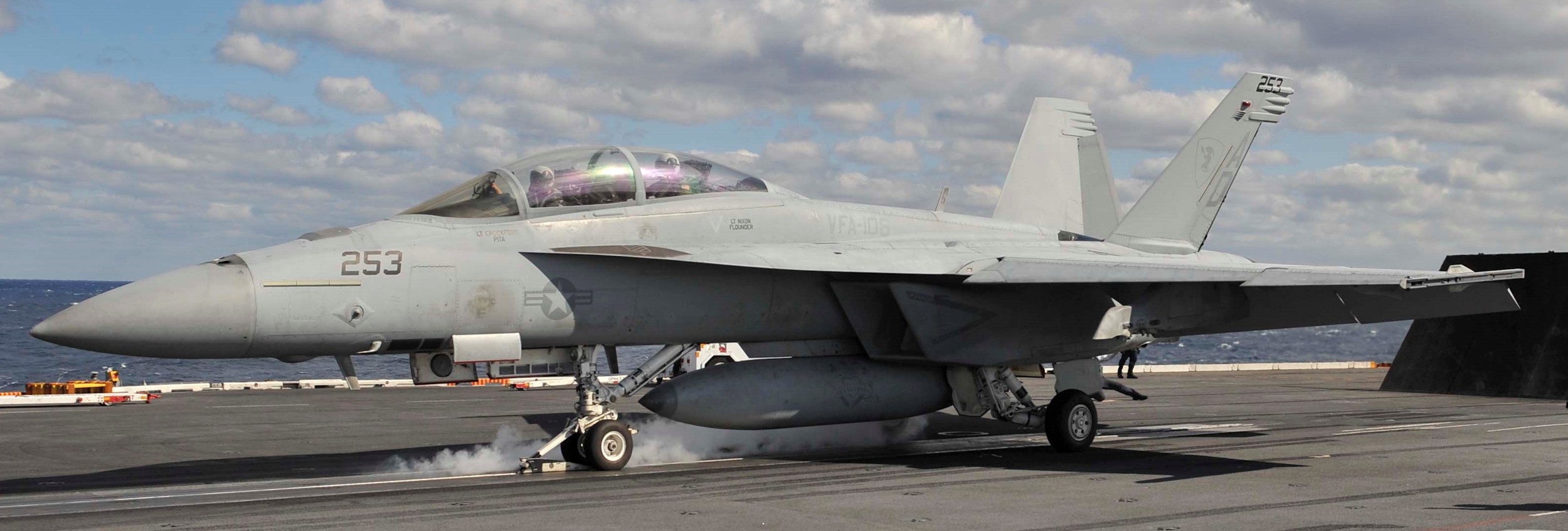 vfa-106 gladiators strike fighter squadron f/a-18f super hornet 2014 27