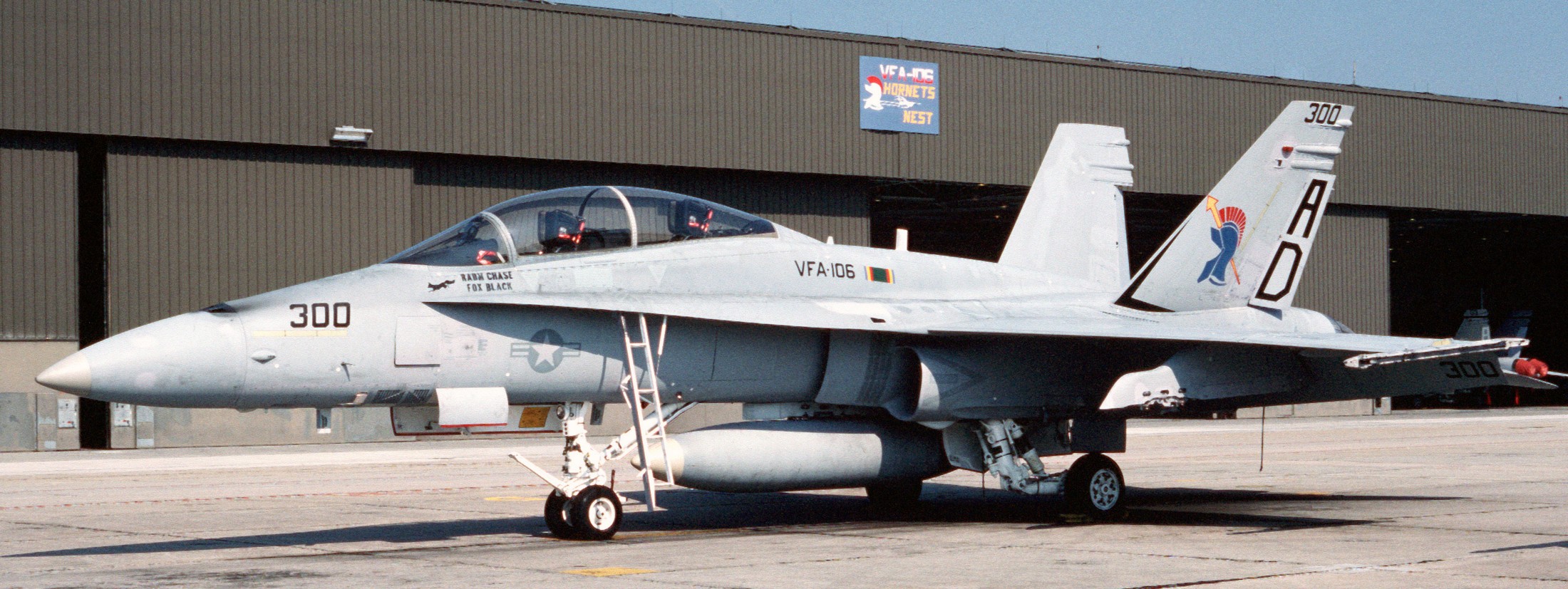 vfa-106 gladiators strike fighter squadron f/a-18b hornet 1987 69