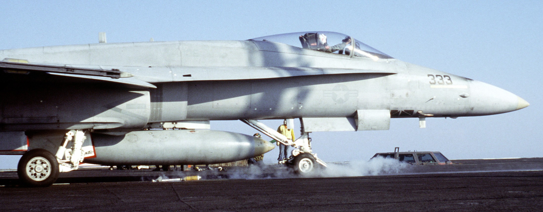 vfa-106 gladiators strike fighter squadron f/a-18a hornet 1987 82