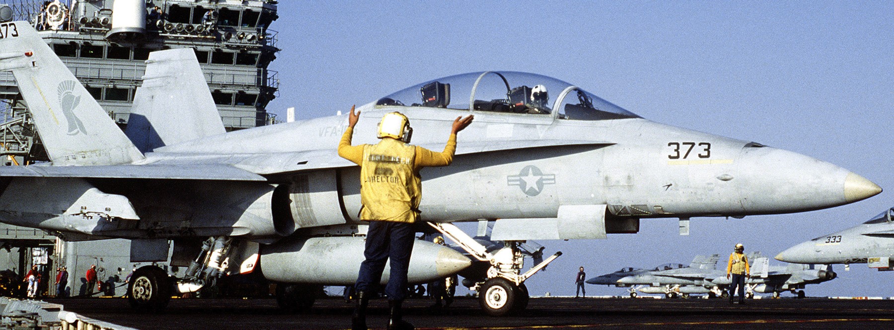 vfa-106 gladiators strike fighter squadron f/a-18b hornet 1987 83