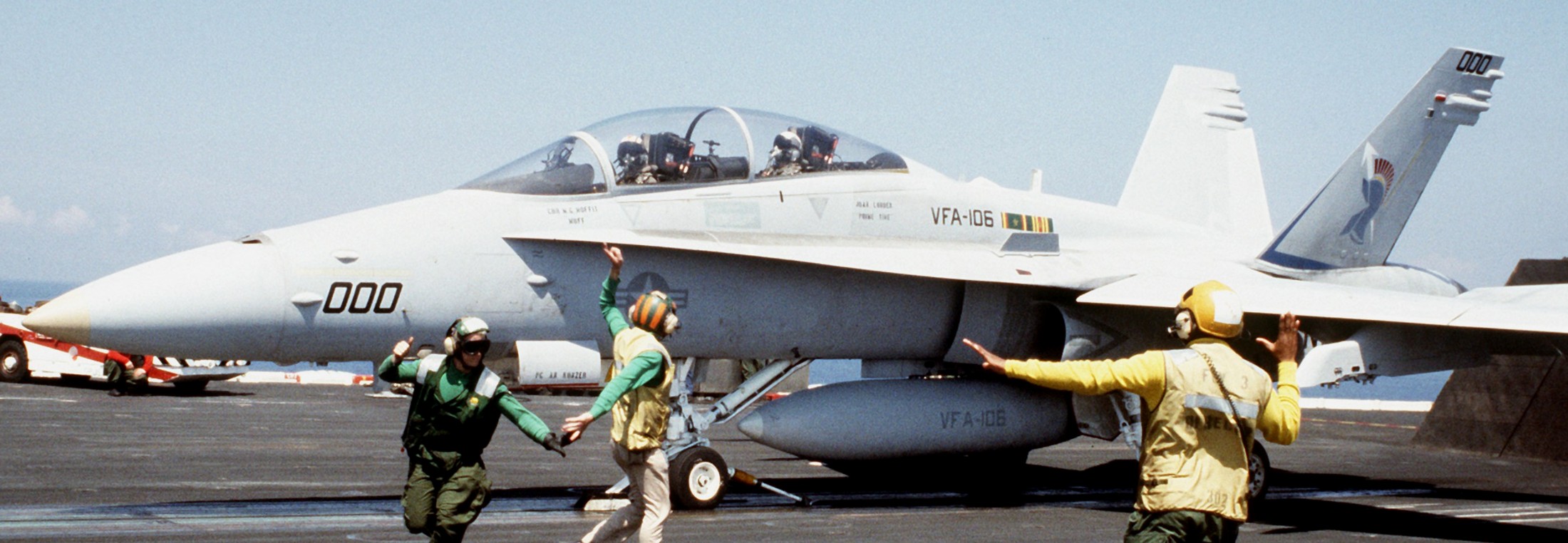 vfa-106 gladiators strike fighter squadron f/a-18d hornet 1994 93