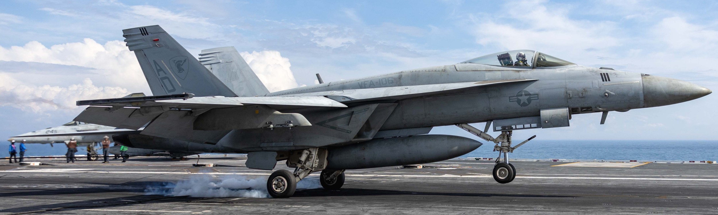vfa-106 gladiators strike fighter squadron f/a-18e super hornet cvn-77 uss george h. w. bush 194