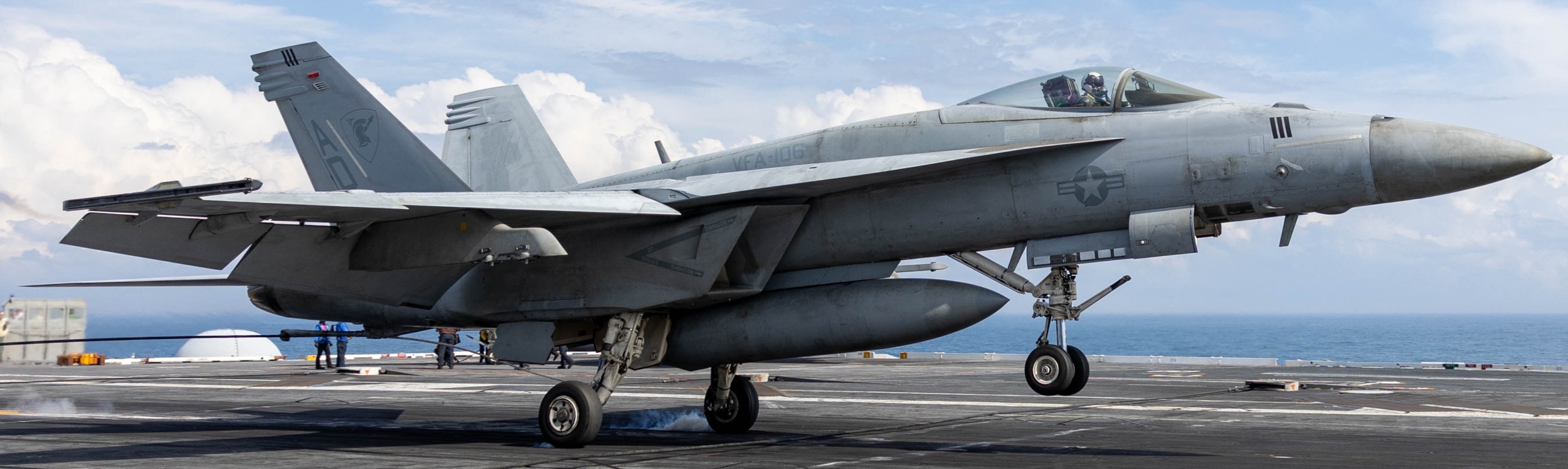 vfa-106 gladiators strike fighter squadron f/a-18e super hornet cvn-77 uss george h. w. bush 2025 194a