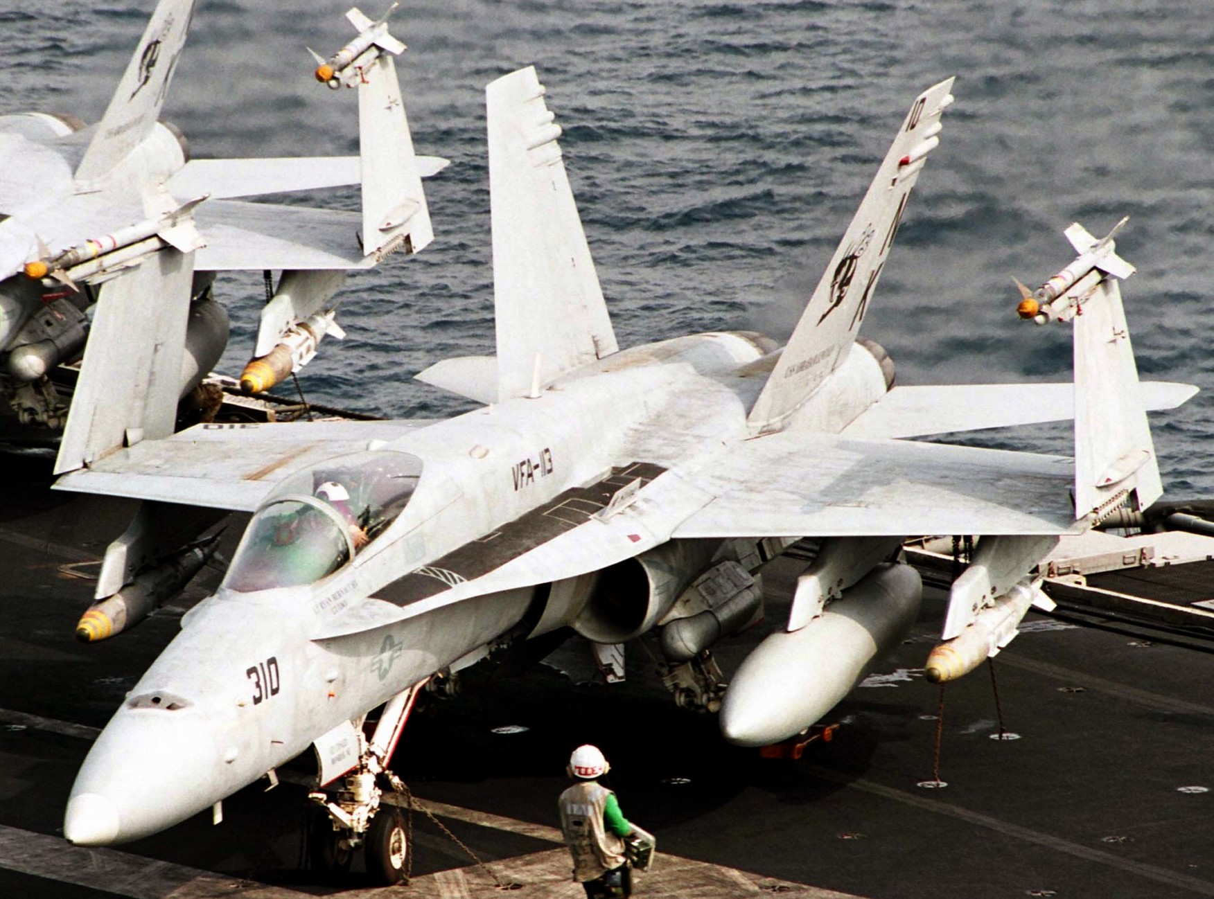 vfa-113 stingers f/a-18c hornet cvw-14 uss abraham lincoln cvn-72 2003 79