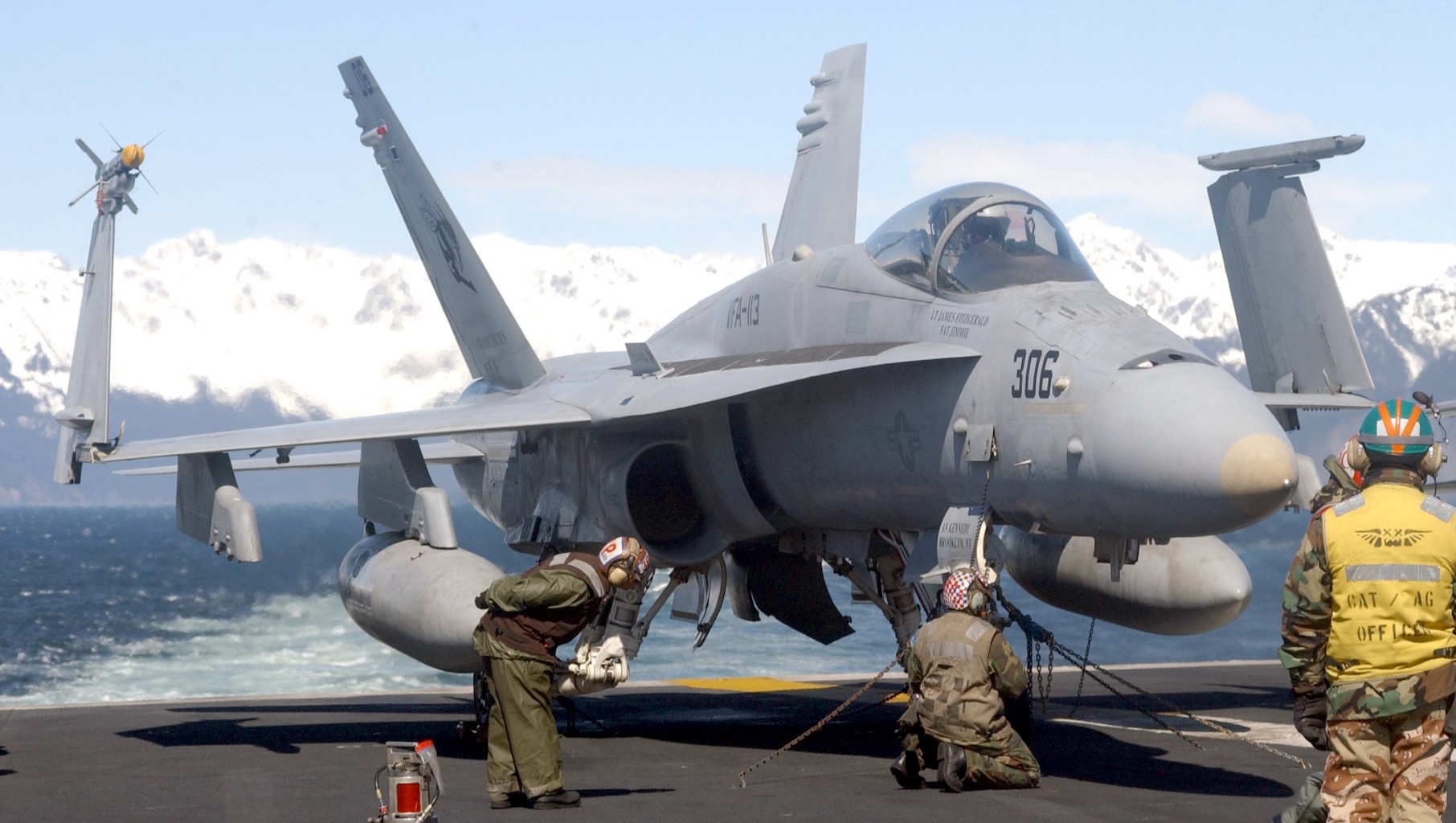 vfa-113 stingers f/a-18c hornet cvw-14 uss abraham lincoln cvn-72 2002 82