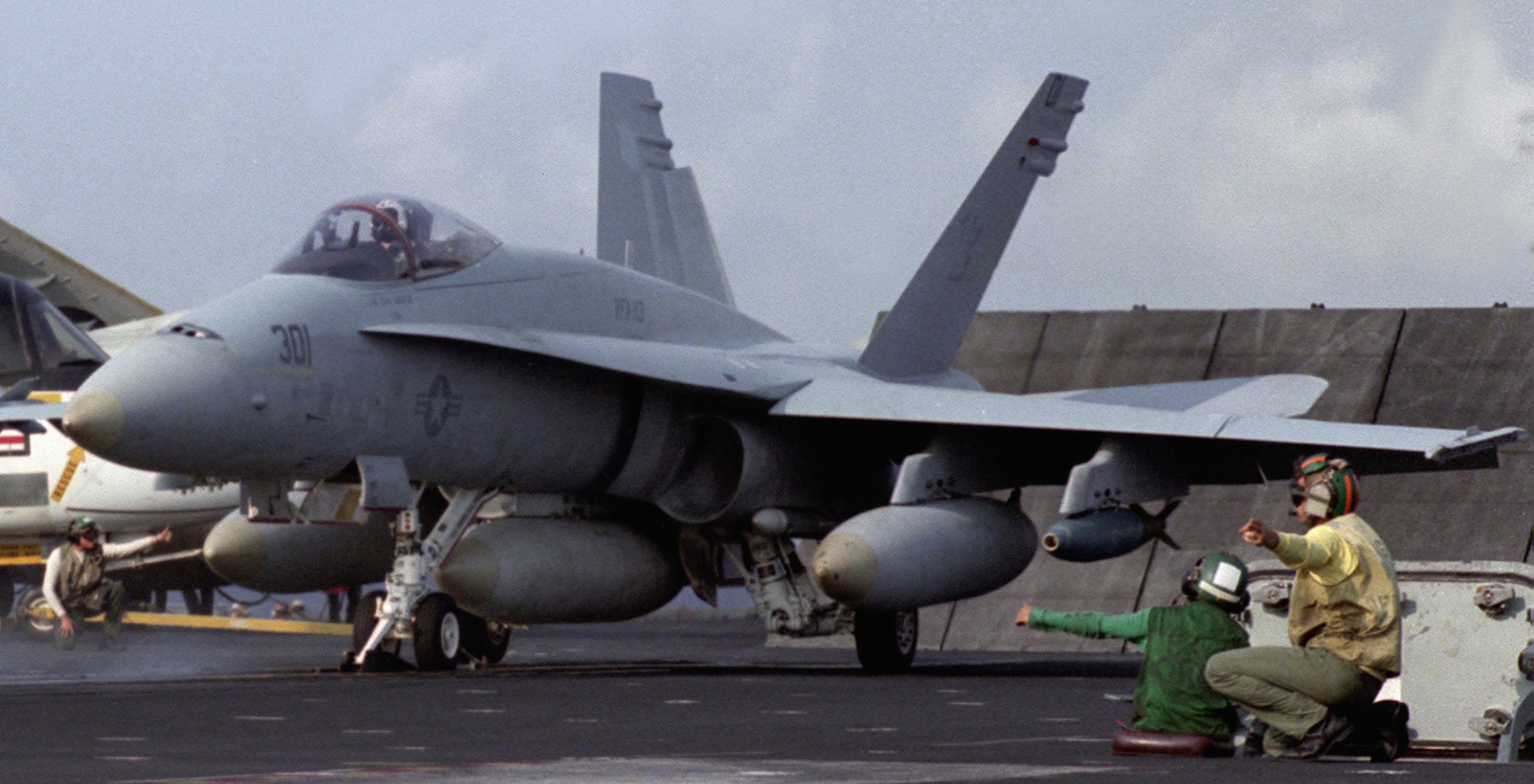 vfa-113 stingers f/a-18a hornet cvw-14 uss constellation cv-64 1985 89