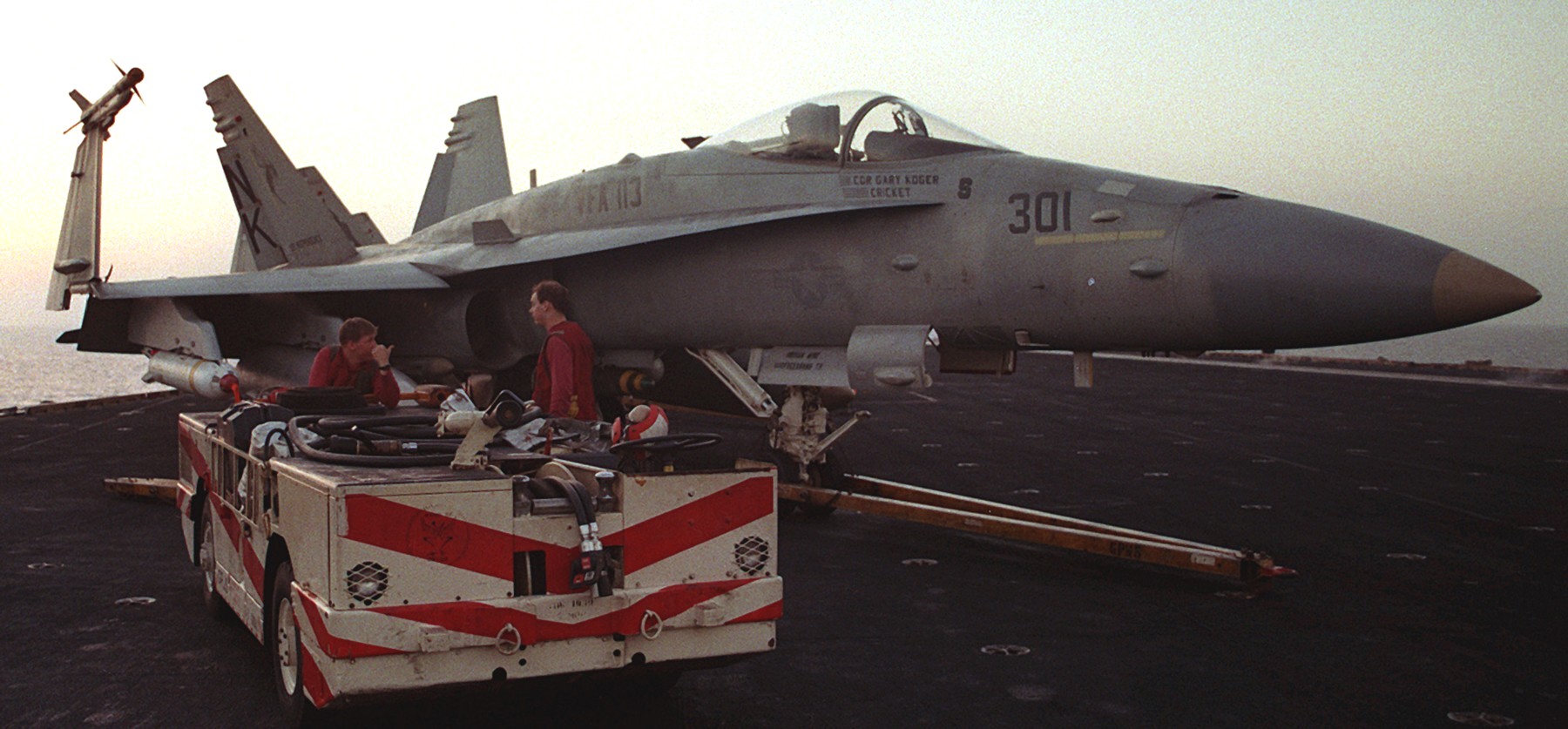 vfa-113 stingers f/a-18c hornet cvw-14 uss independence cv-62 1990 96