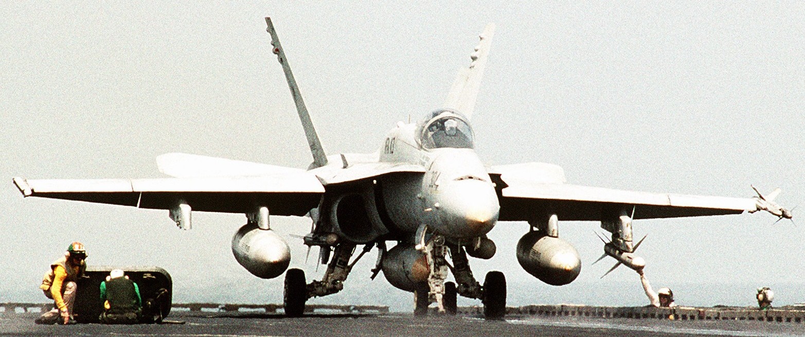 vfa-113 stingers f/a-18c hornet cvw-14 uss independence cv-62 1990 98