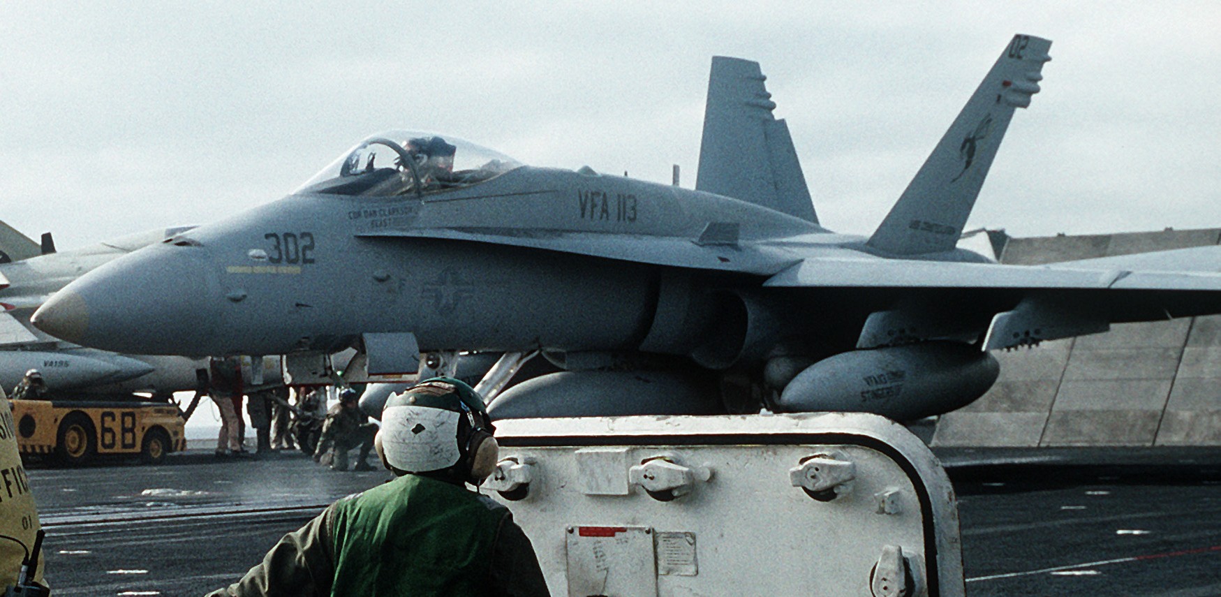 vfa-113 stingers f/a-18c hornet cvw-14 uss constellation cv-64 1989 102