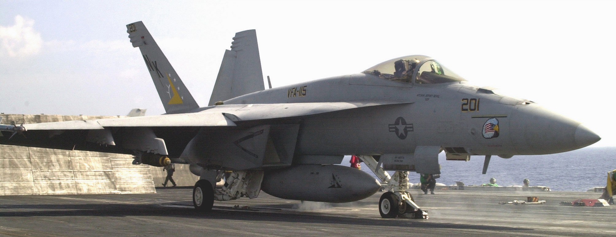 vfa-115 eagles strike fighter squadron f/a-18e super hornet cvw-14 uss abraham lincoln cvn-72 2002 69