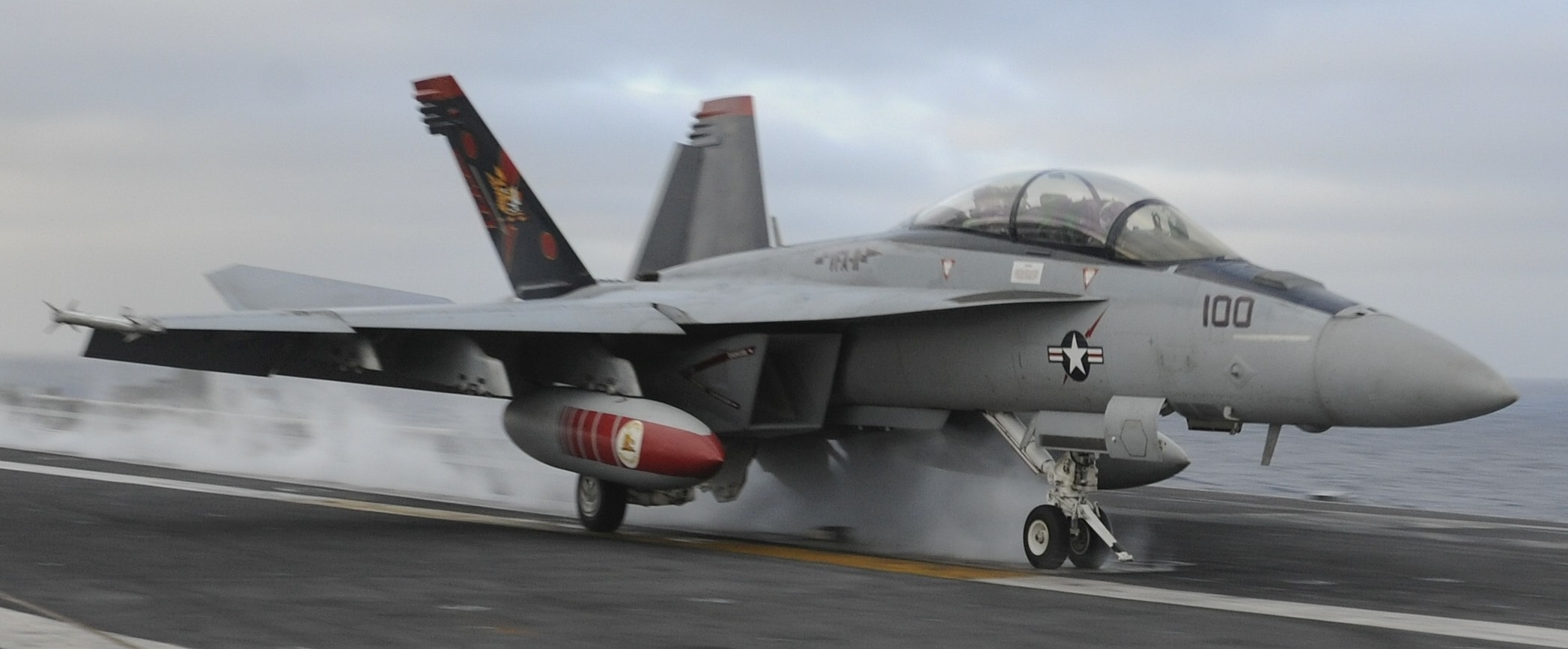vfa-11 red rippers strike fighter squadron us navy f/a-18f super hornet carrier air wing cvw-1 uss theodore roosevelt cvn-71 24