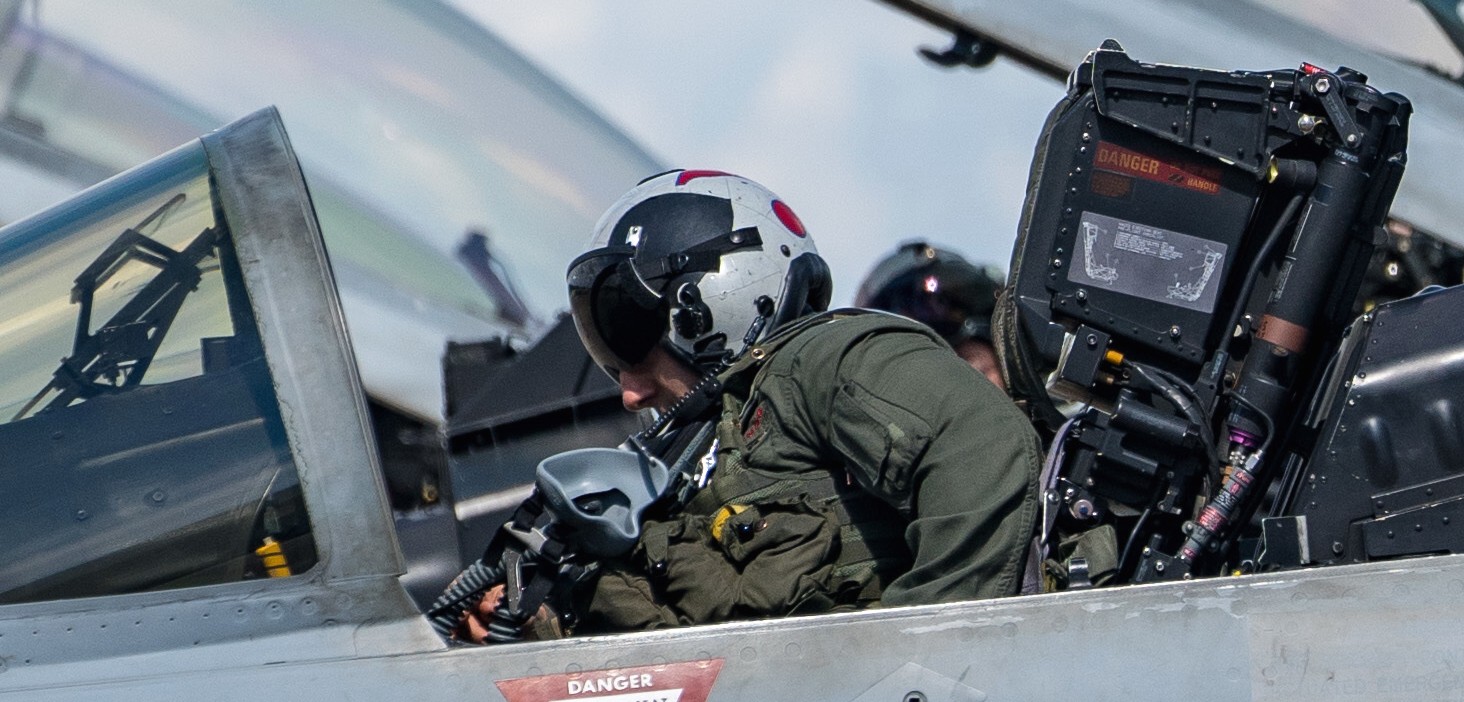 vfa-11 red rippers strike fighter squadron us navy f/a-18f super hornet cockpit 123a