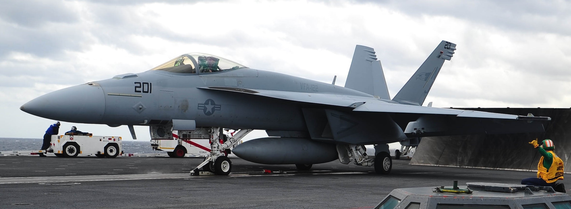 vfa-122 flying eagles strike fighter squadron f/a-18e super hornet 2016 09