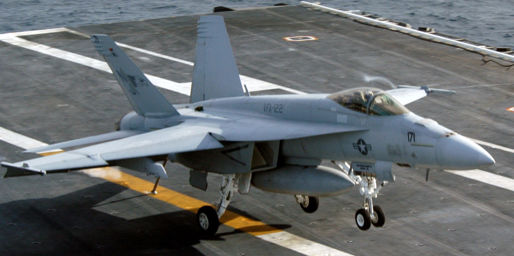 vfa-122 flying eagles strike fighter squadron f/a-18e super hornet 2002 37